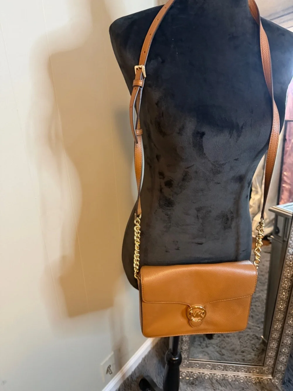 ⭐️Michael Kors Tan Leather Crossbody Bag‎ with Gold Chain